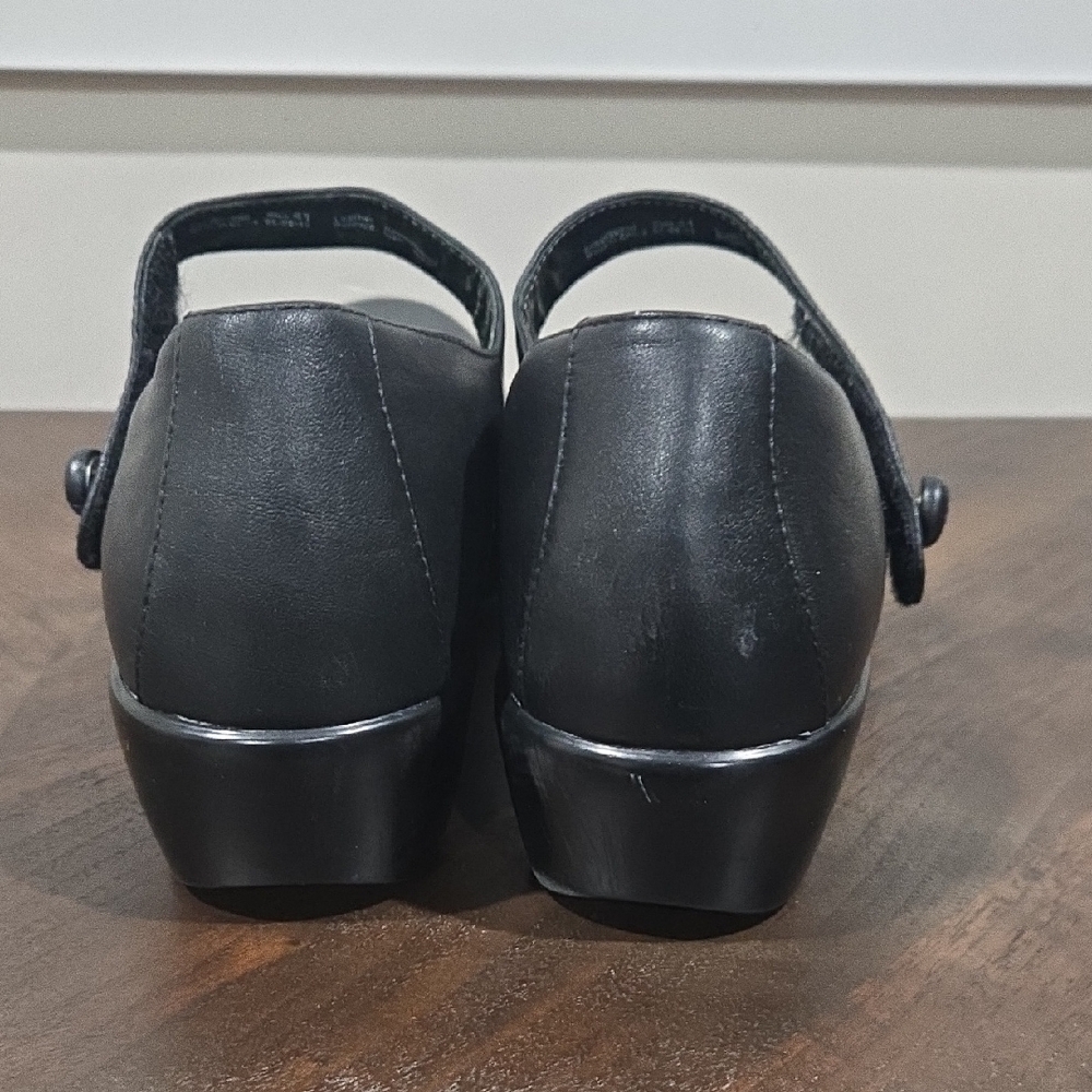 Classic Black Mary Jane Women's Shoes - Picture 7 of 8